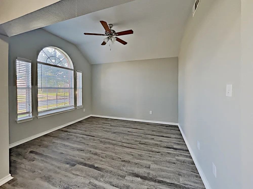 1833 Larkspur Dr #NA - Photo 4 of 17