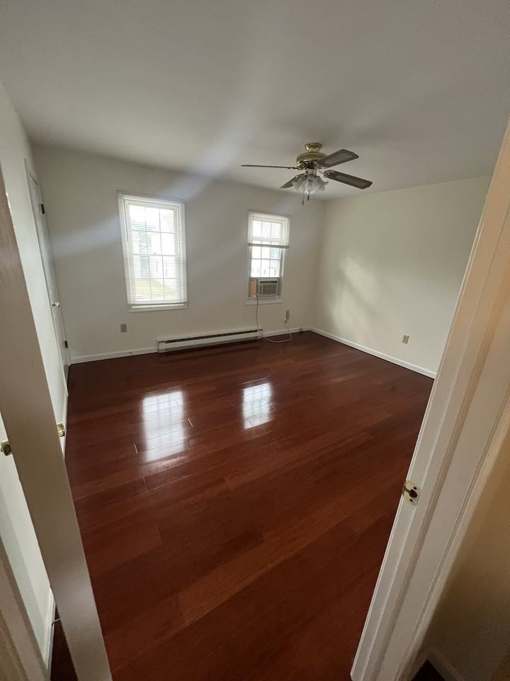 606 Nicholas Ave #606 - Photo 7 of 12