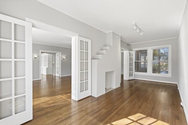 6241 Richmond Ave - Photo 4 of 16