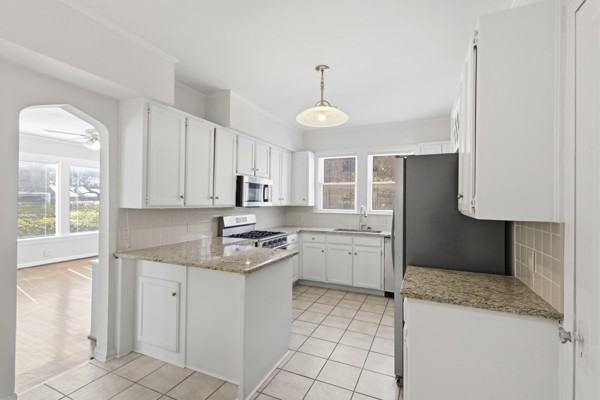 6241 Richmond Ave - Photo 7 of 16