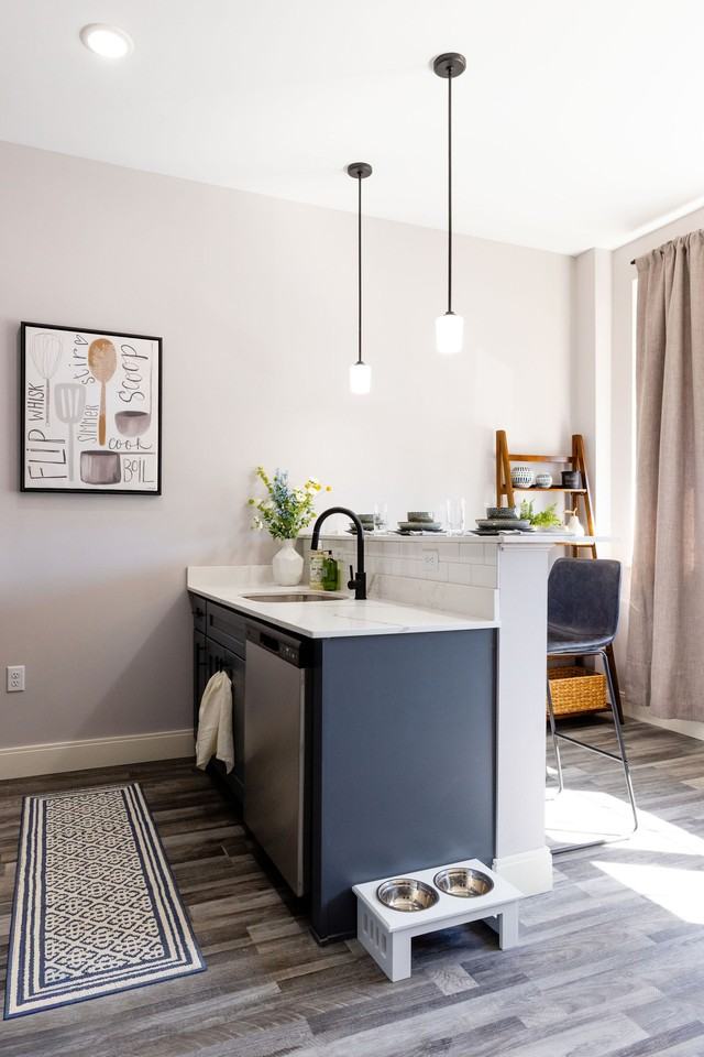 The Residence at 1555 Elm - Photo 6 of 47