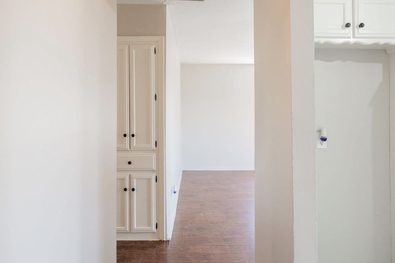 10517 N Mckinley Ave - Photo 5 of 22