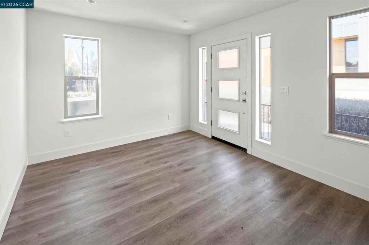 2802 Chattleton Ln - Photo 2 of 43