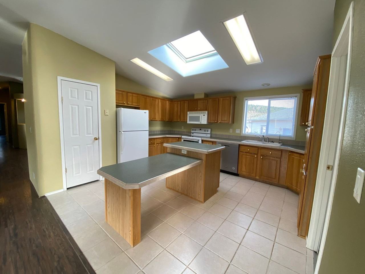 543 Cochran Ln - Photo 6 of 17