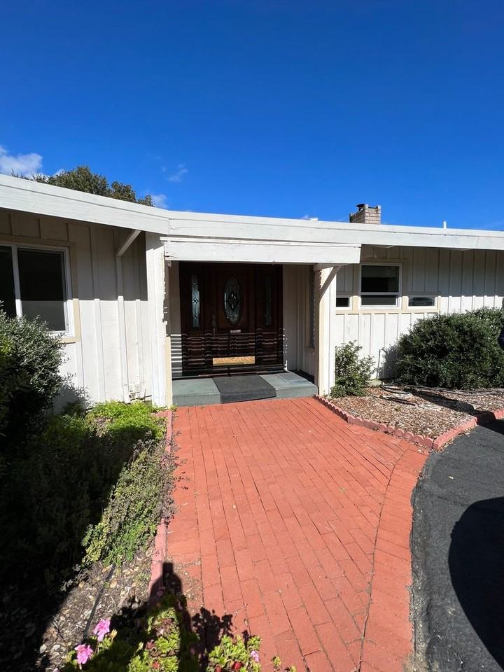 1542 Rancho View Dr - Photo 2 of 10