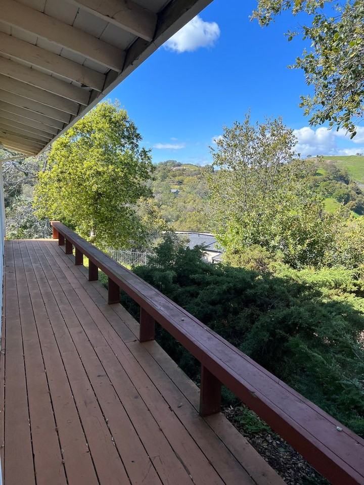 1542 Rancho View Dr - Photo 4 of 10