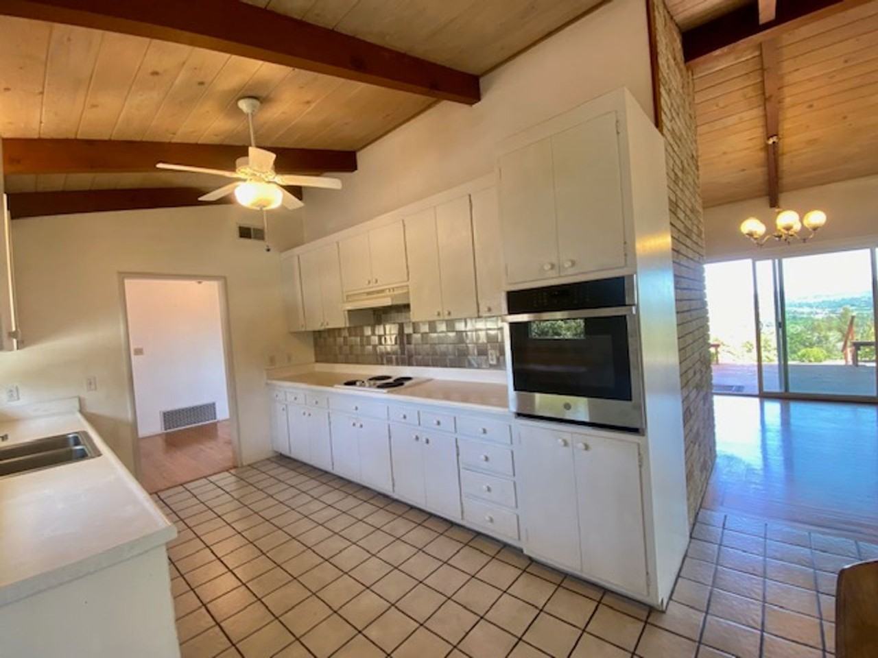 1542 Rancho View Dr - Photo 7 of 10