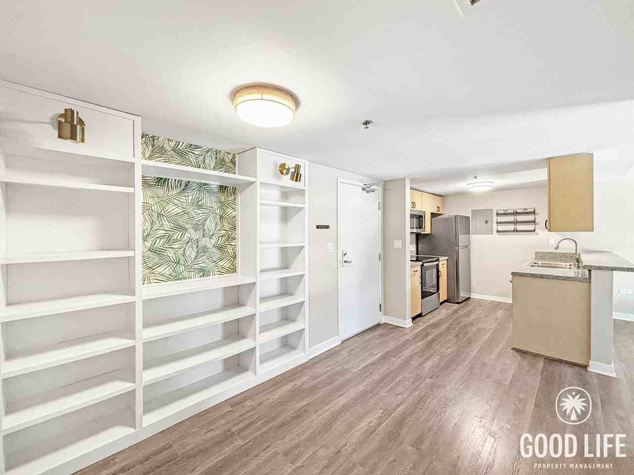 425 W Beech St - Photo 6 of 23