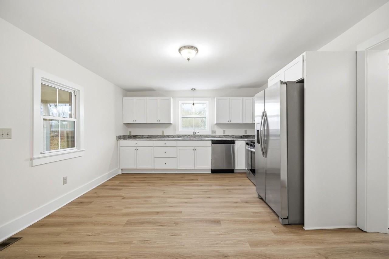 1839 Spring Hill Rd - Photo 5 of 18