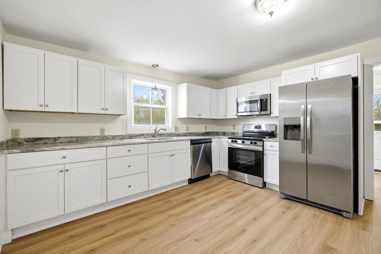 1839 Spring Hill Rd - Photo 6 of 18