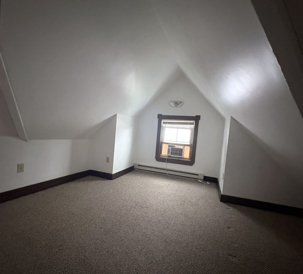 72 Hanks St - Photo 4 of 8