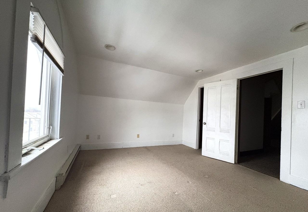 72 Hanks St - Photo 5 of 8