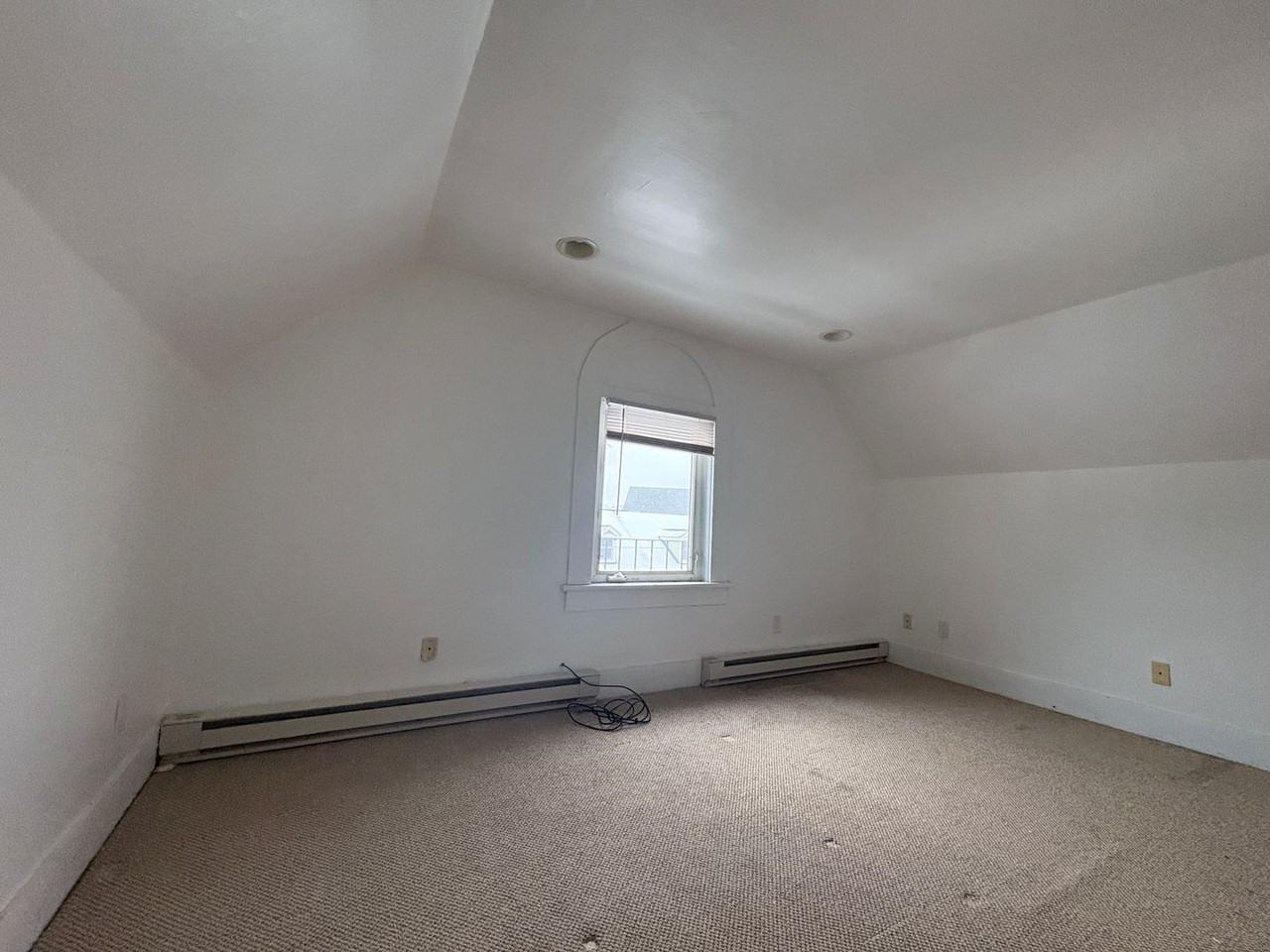 72 Hanks St - Photo 6 of 8