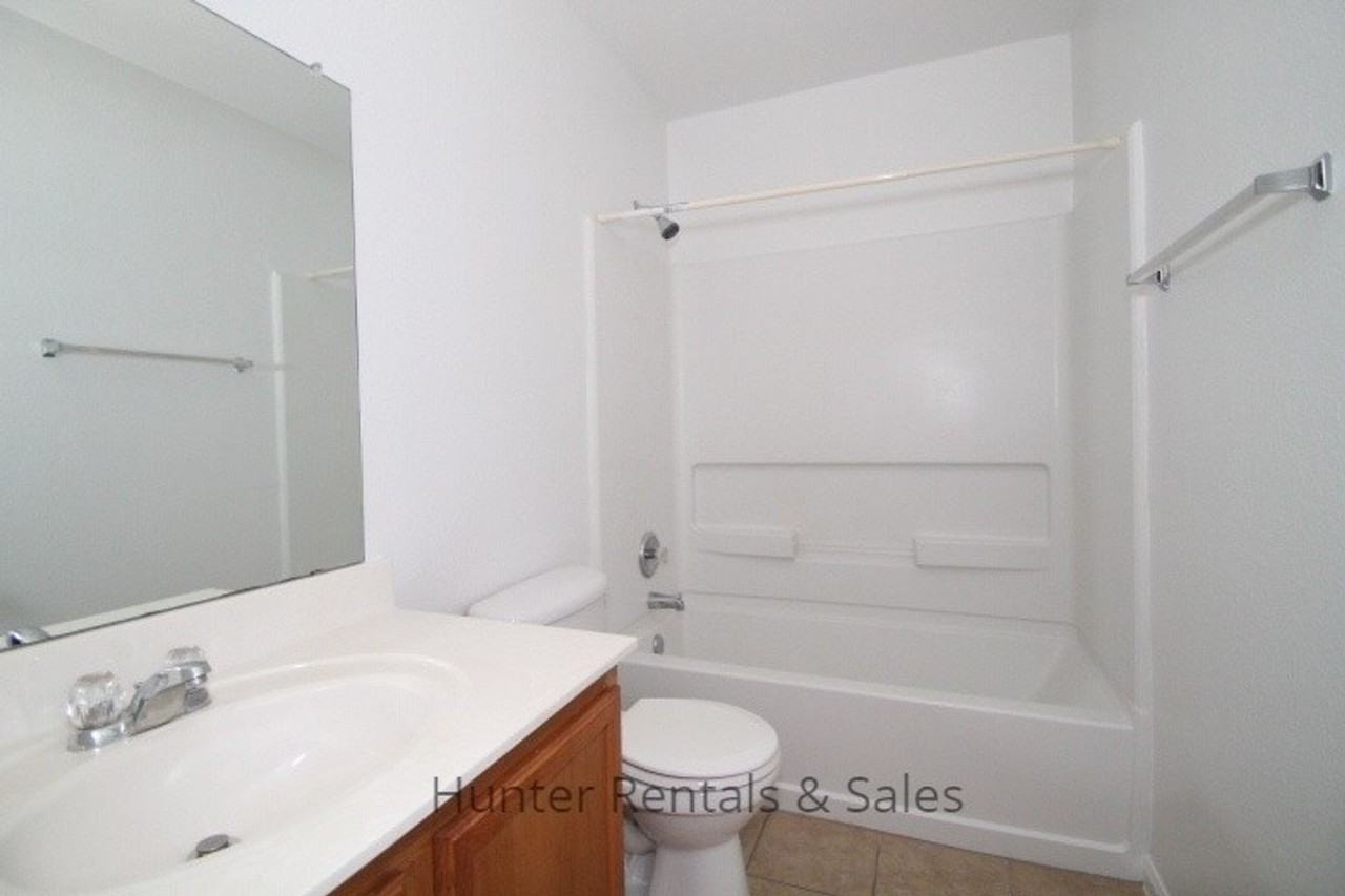 505 E Vega Ln - Photo 3 of 10