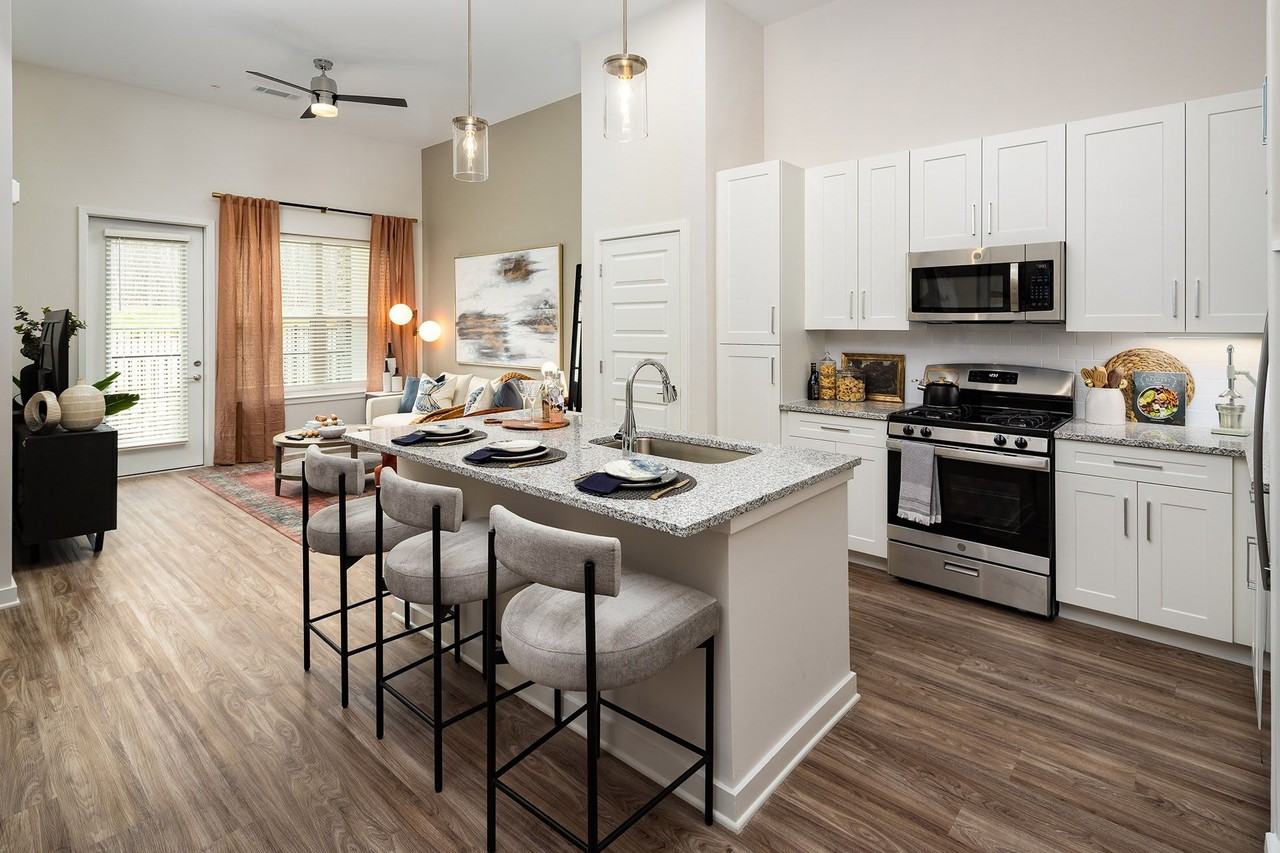 Aura Creekside Apartments - Photo 4 of 36