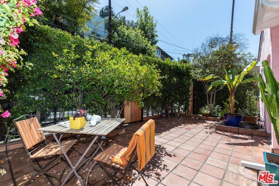 1505 N Occidental Blvd - Photo 4 of 34