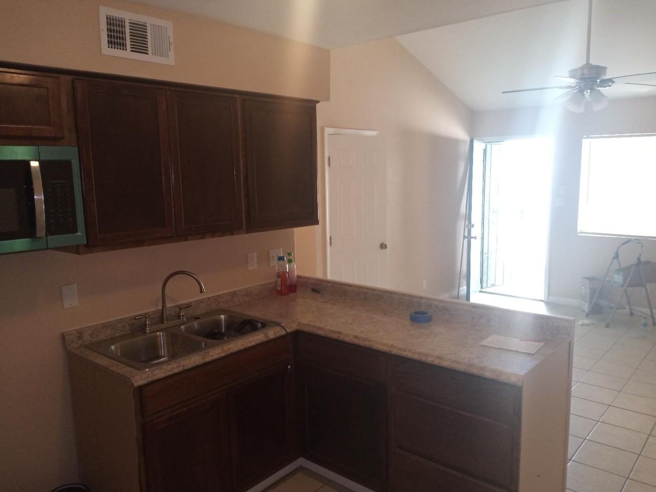 ROMA EIGHT APARTMENT HOMES - Photo 3 of 8