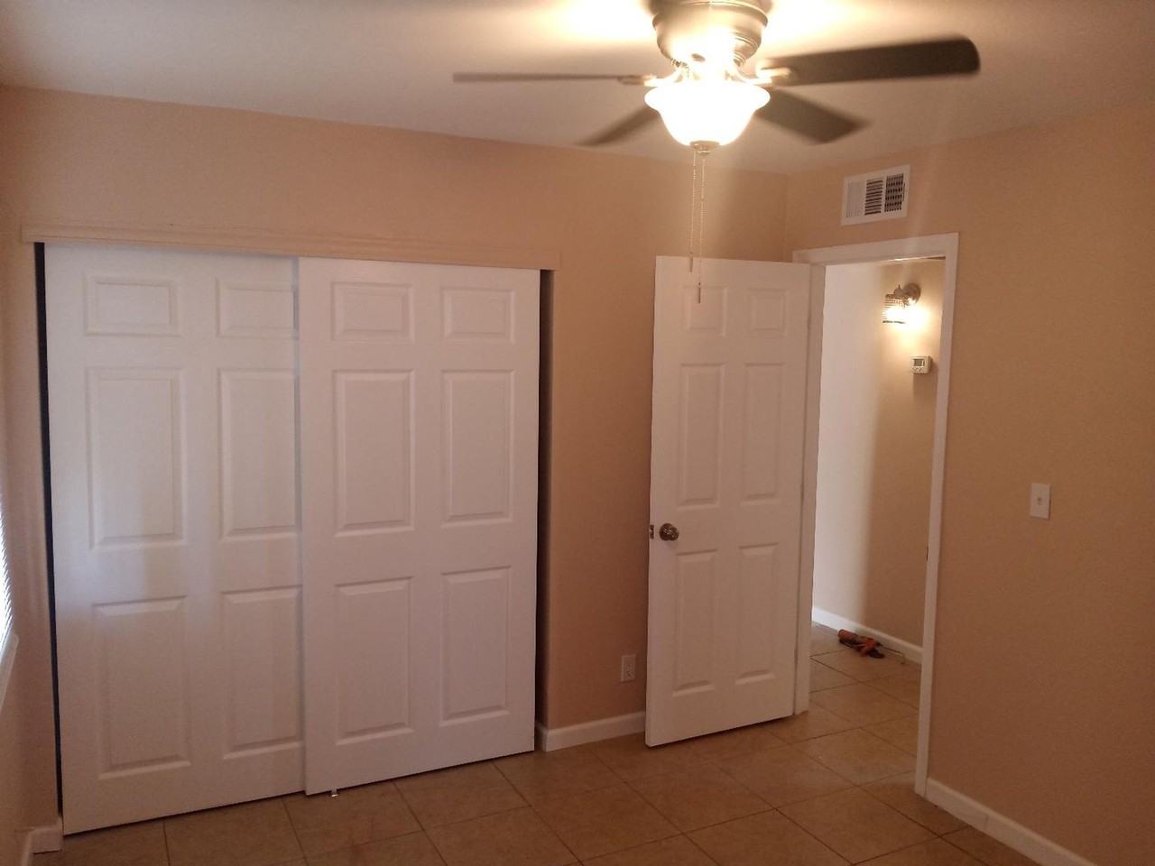 ROMA EIGHT APARTMENT HOMES - Photo 7 of 8