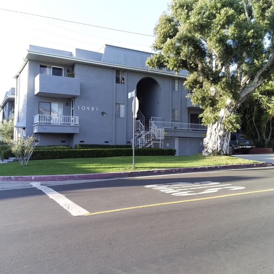 LUXURY LIVING AT AN AFFORDABLE PRICE - Photo 7 of 8