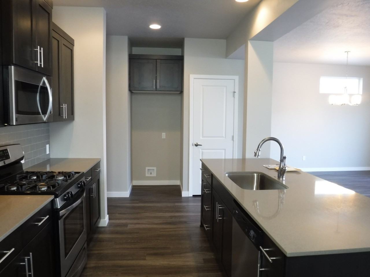 3106 E Ionia Ct - Photo 5 of 28