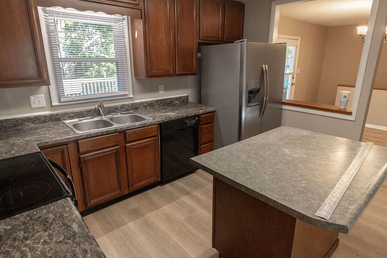 3006 Lynnwood Dr - Photo 6 of 46