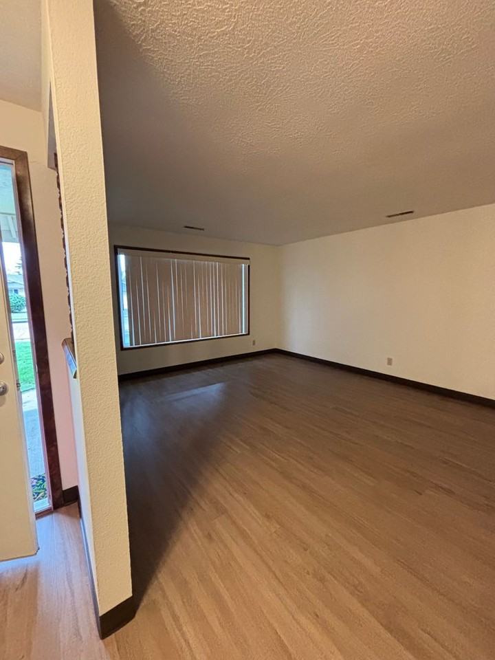 4535 Blue Sky Ct Se - Photo 5 of 20