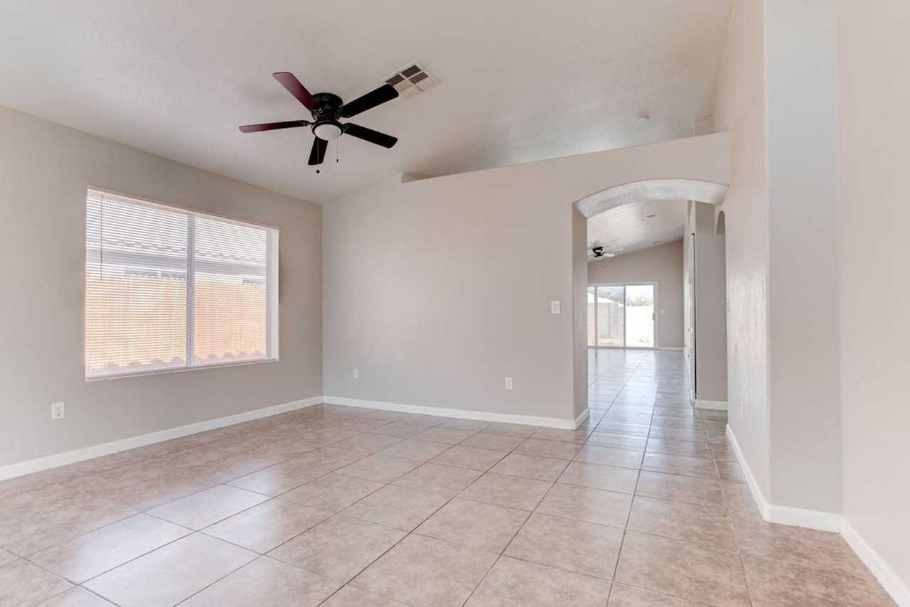 1716 Anchor Dr - Photo 2 of 38