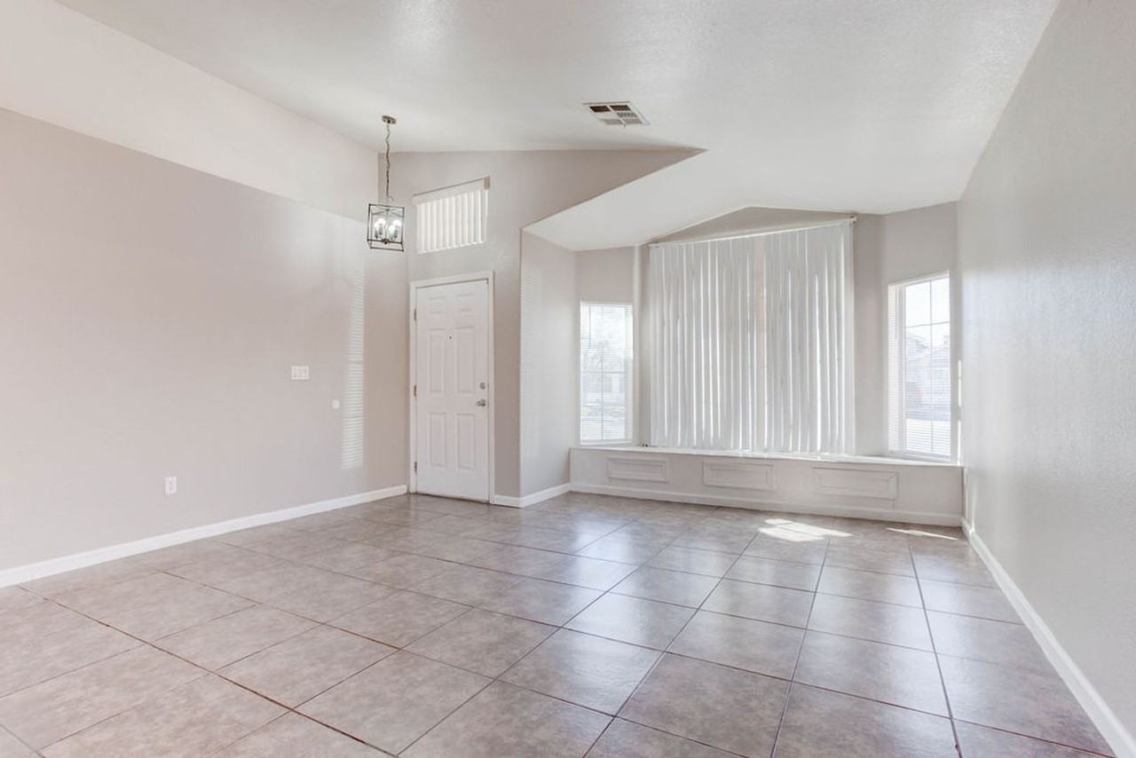 1716 Anchor Dr - Photo 4 of 38