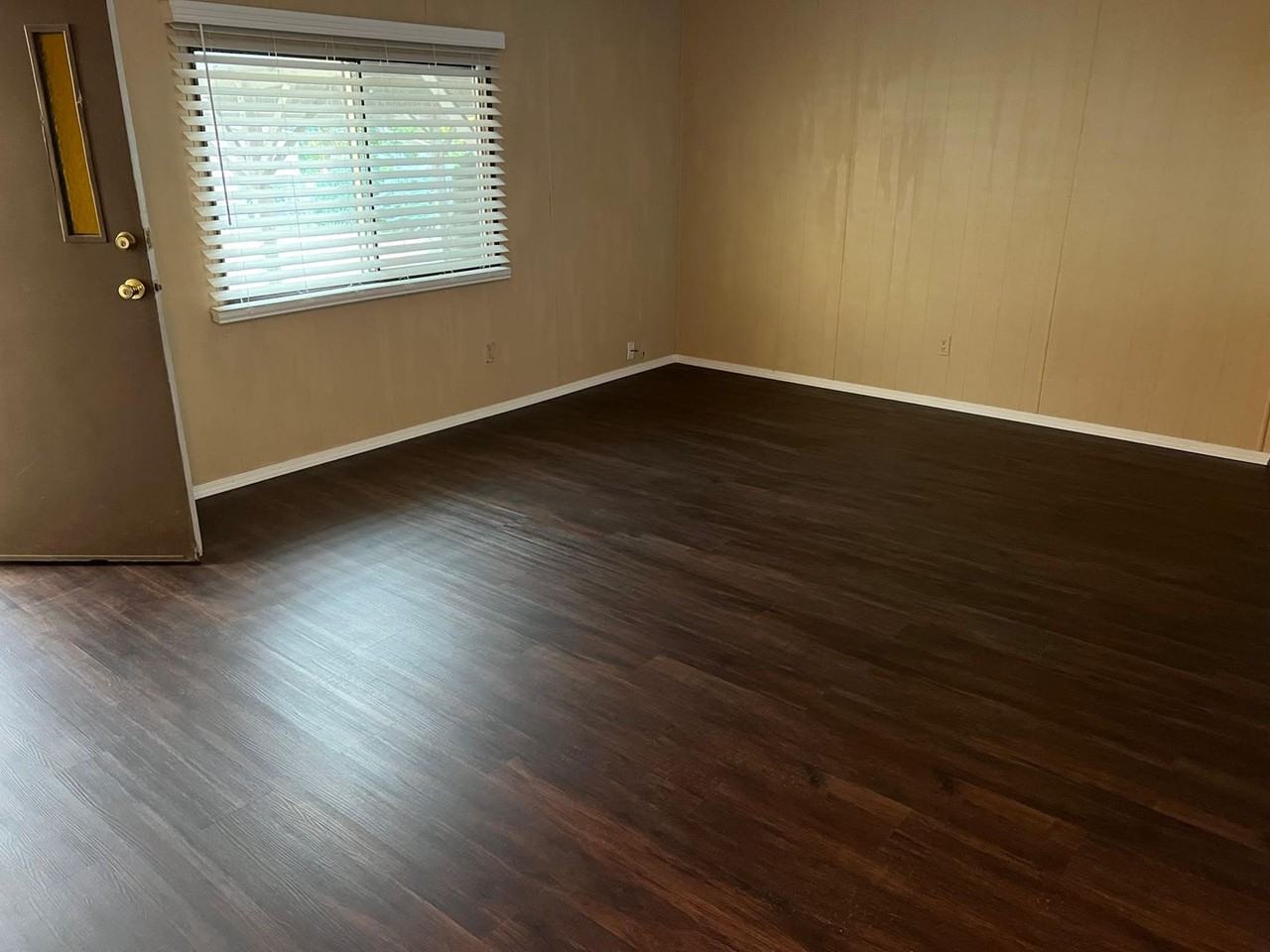 1448 Harbor Dr - Photo 4 of 12