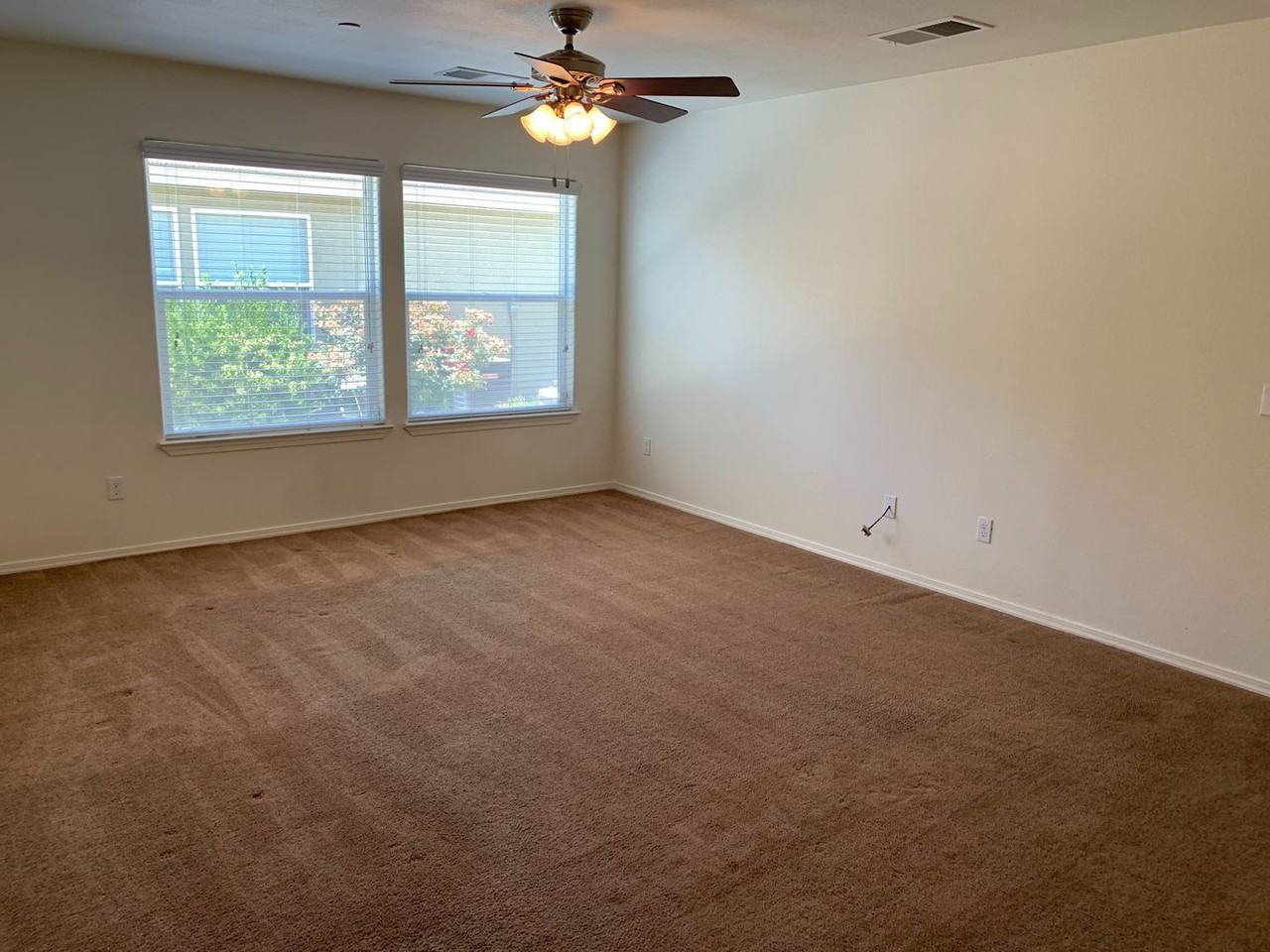 2111 Bella Oaks Dr - Photo 2 of 17