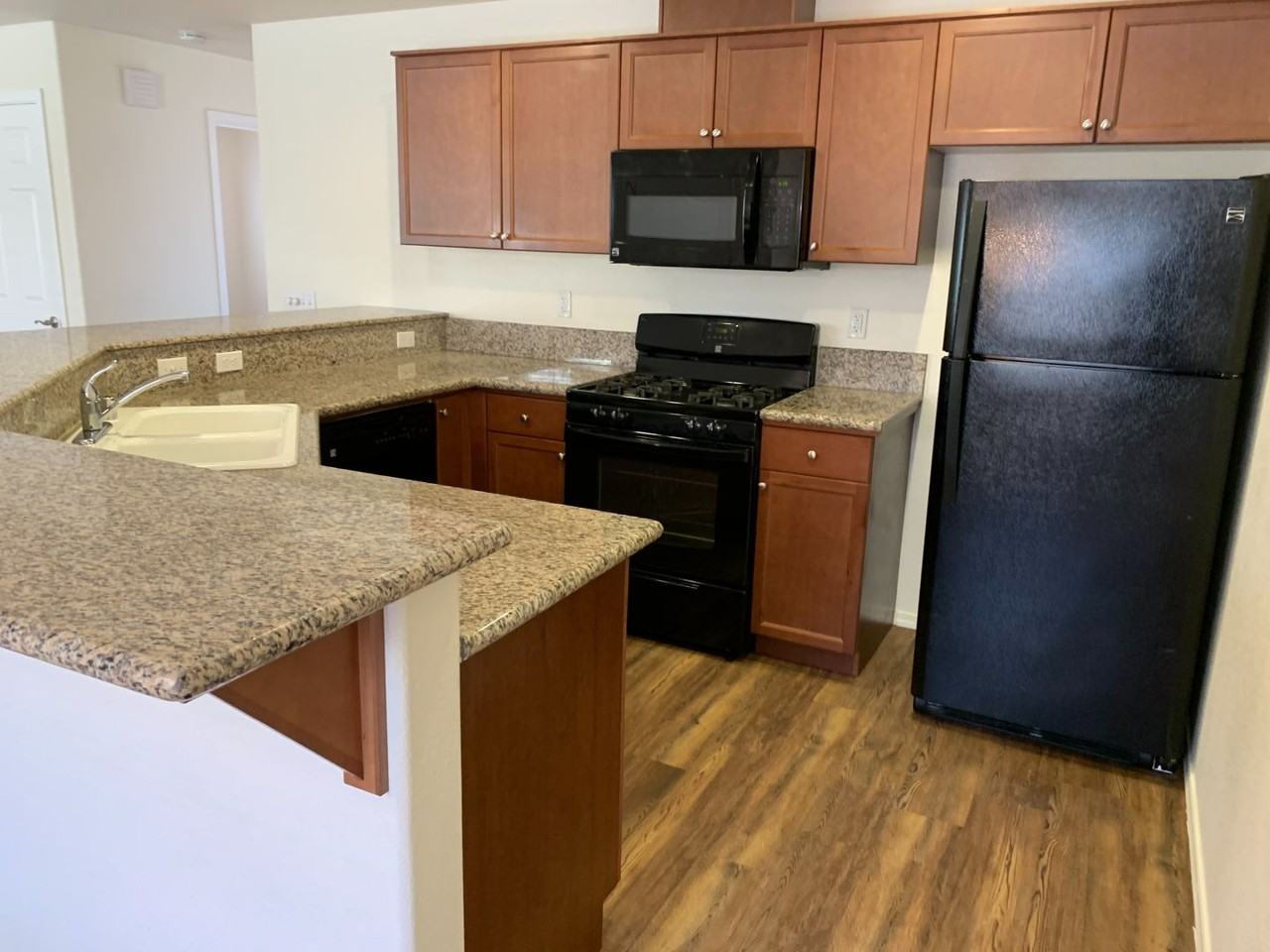 2111 Bella Oaks Dr - Photo 4 of 17