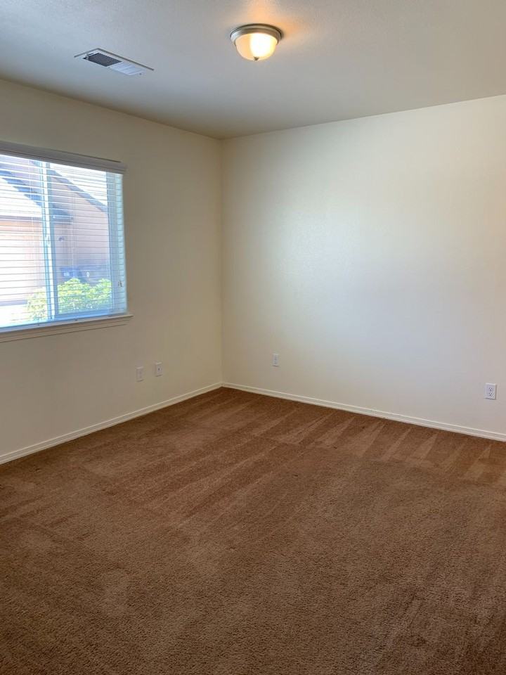 2111 Bella Oaks Dr - Photo 7 of 17