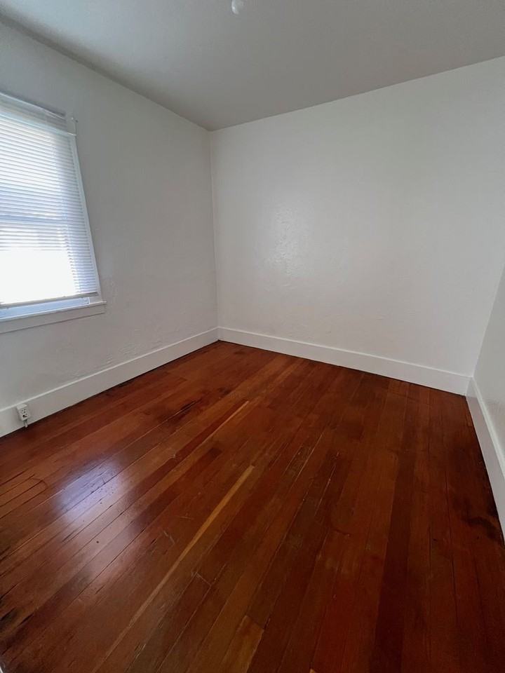 27 E Park St - Photo 4 of 15