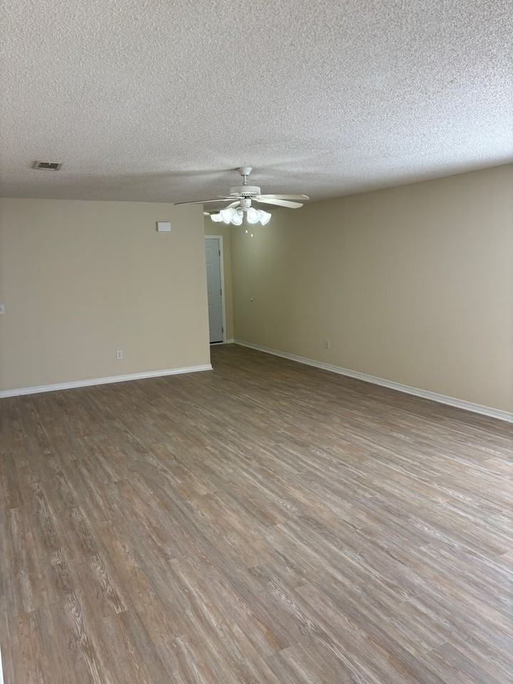 1006 Antigua Cir - Photo 3 of 14