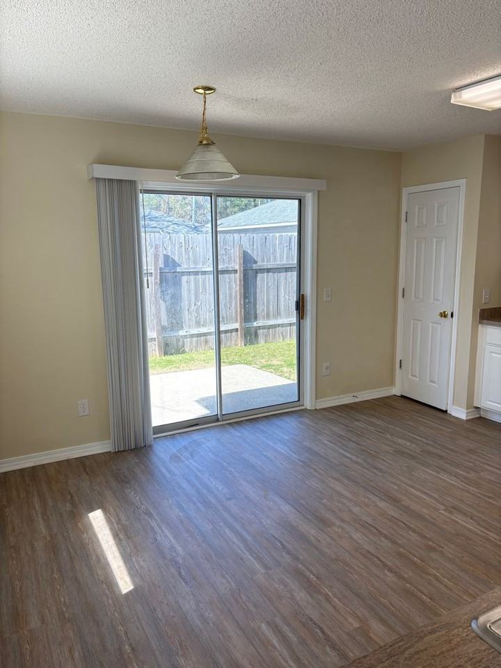 1006 Antigua Cir - Photo 4 of 14