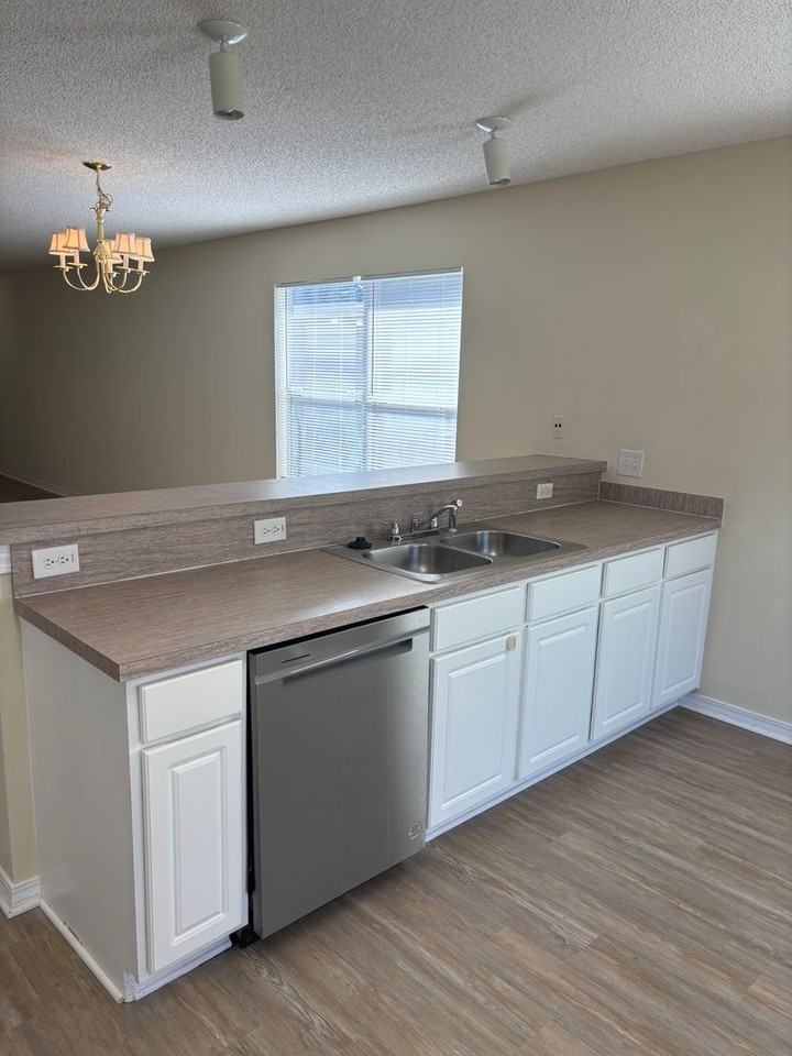 1006 Antigua Cir - Photo 5 of 14