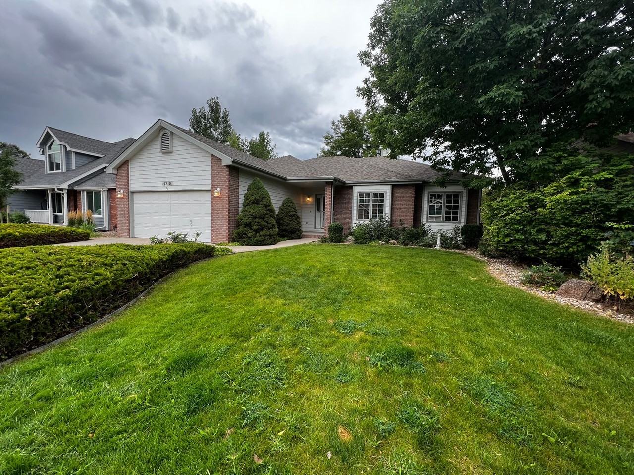 2719 Willow Creek Dr - Photo 2 of 42