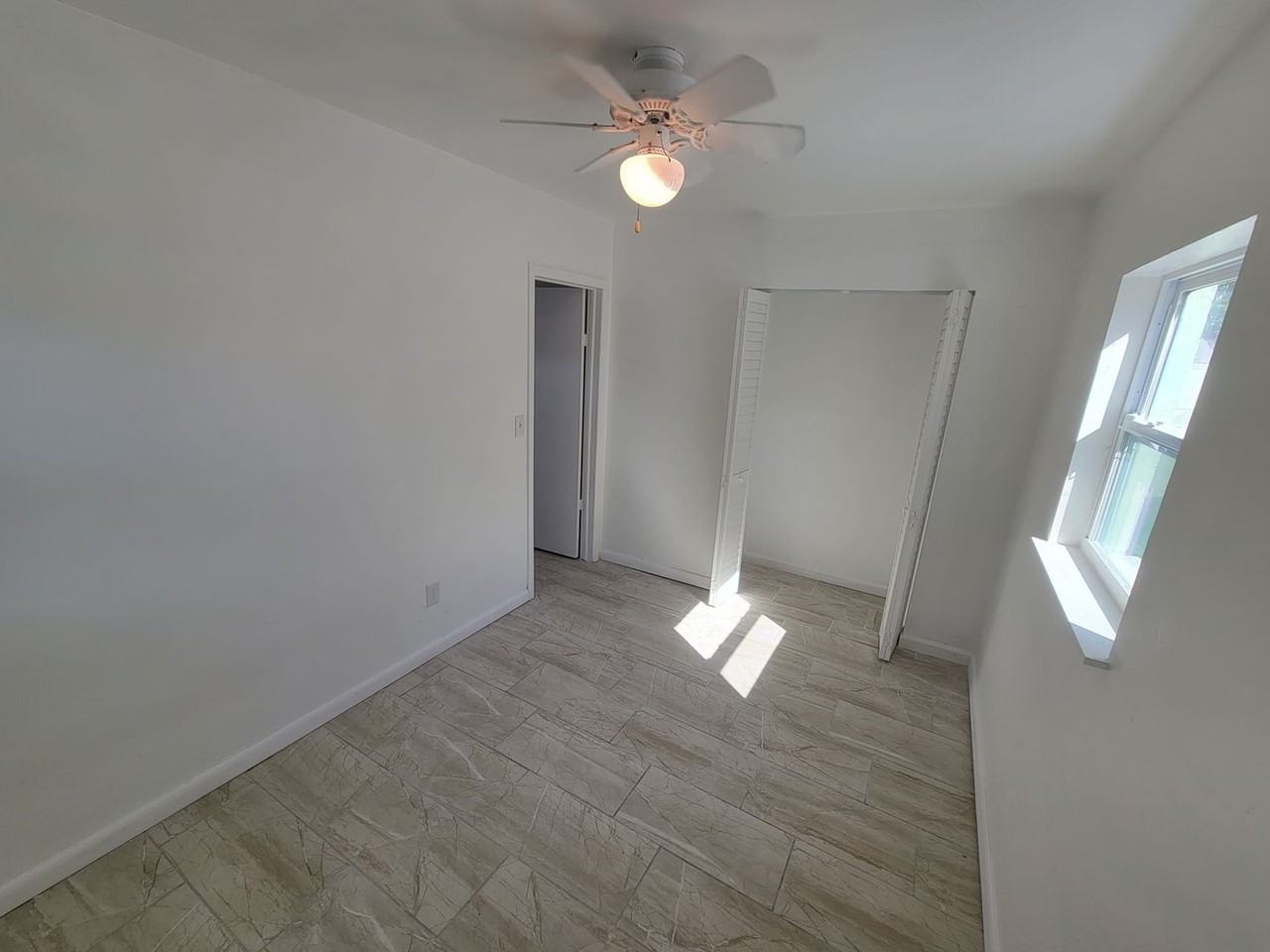 1225 1/2 Bermuda St - Photo 4 of 7