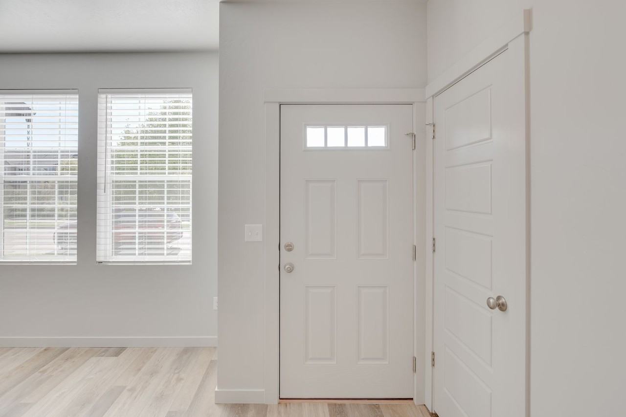 1826 N Shamrock Ave - Photo 2 of 14