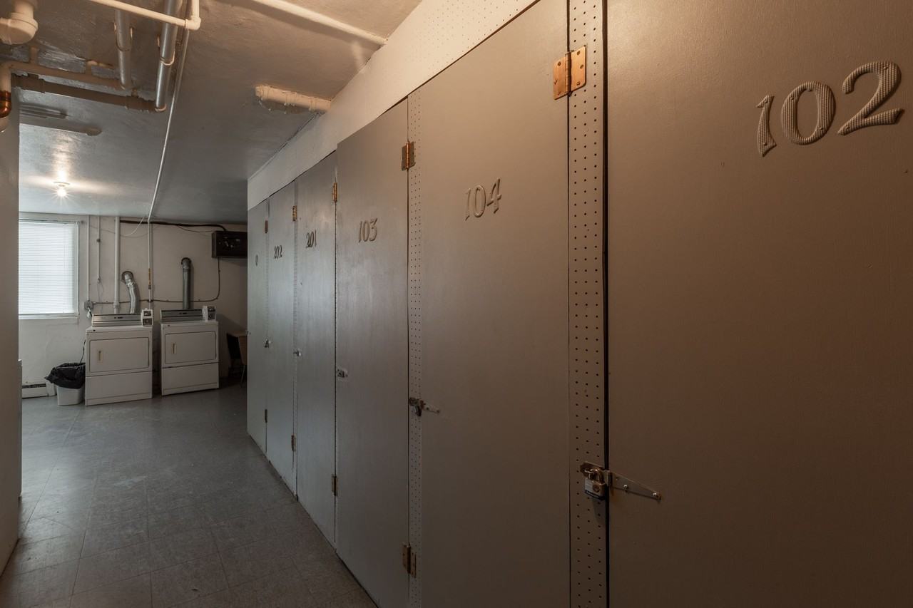 3033 James Ave S - Photo 2 of 4