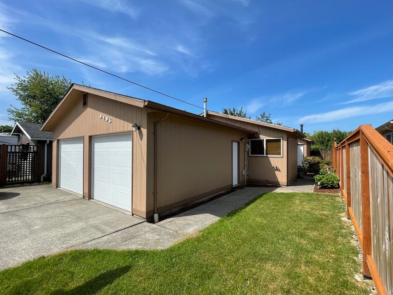 2725 St Clair St - Photo 2 of 31