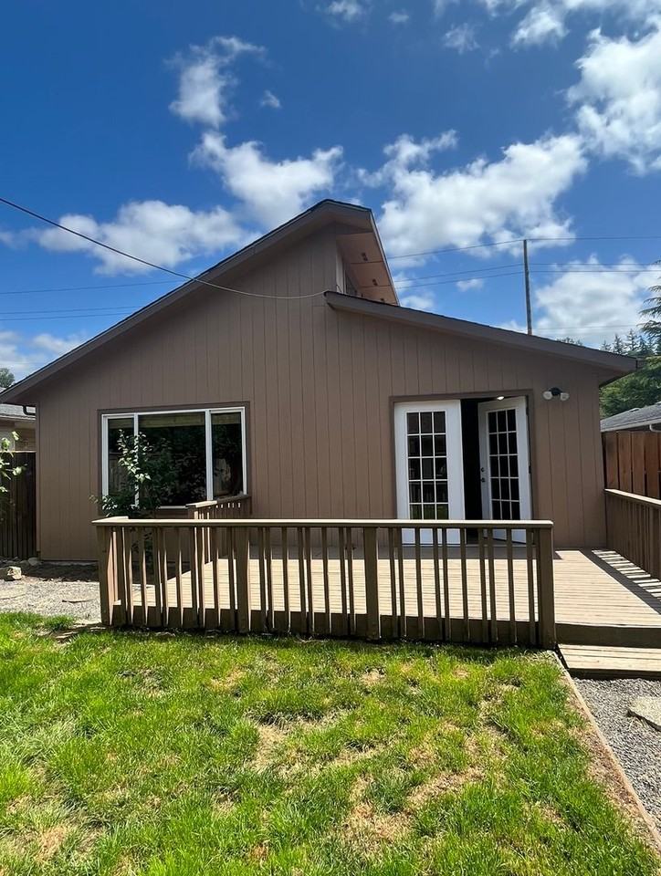 2725 St Clair St - Photo 3 of 31