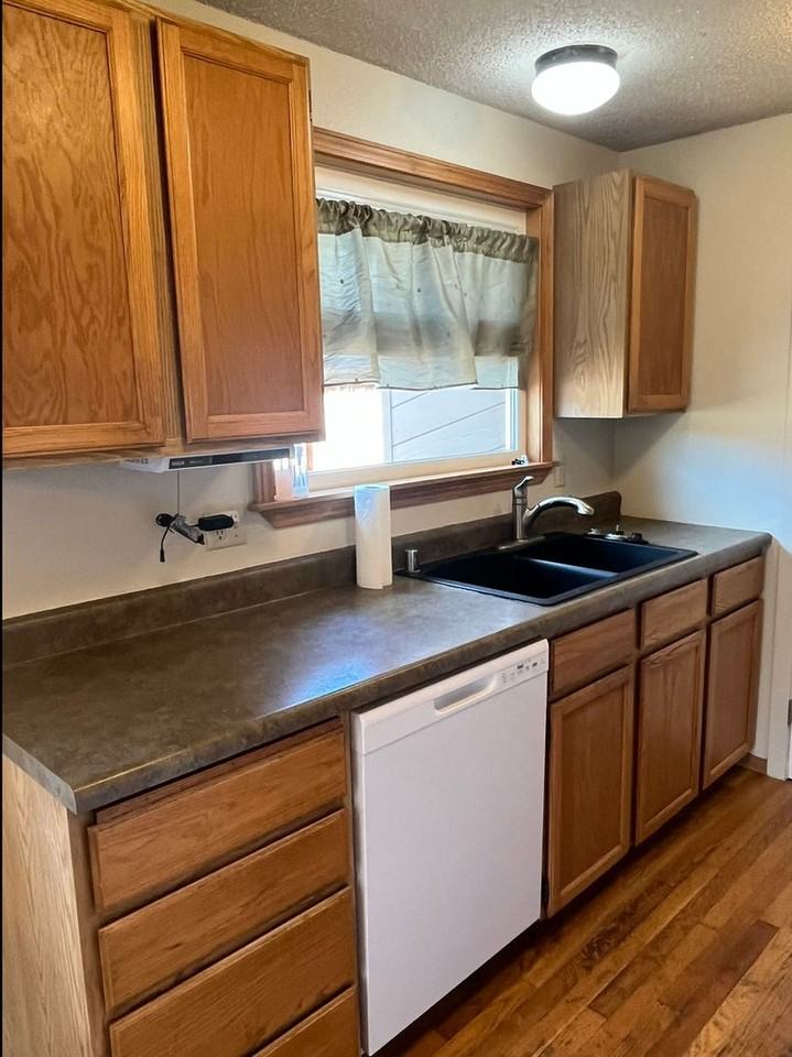 2725 St Clair St - Photo 7 of 31