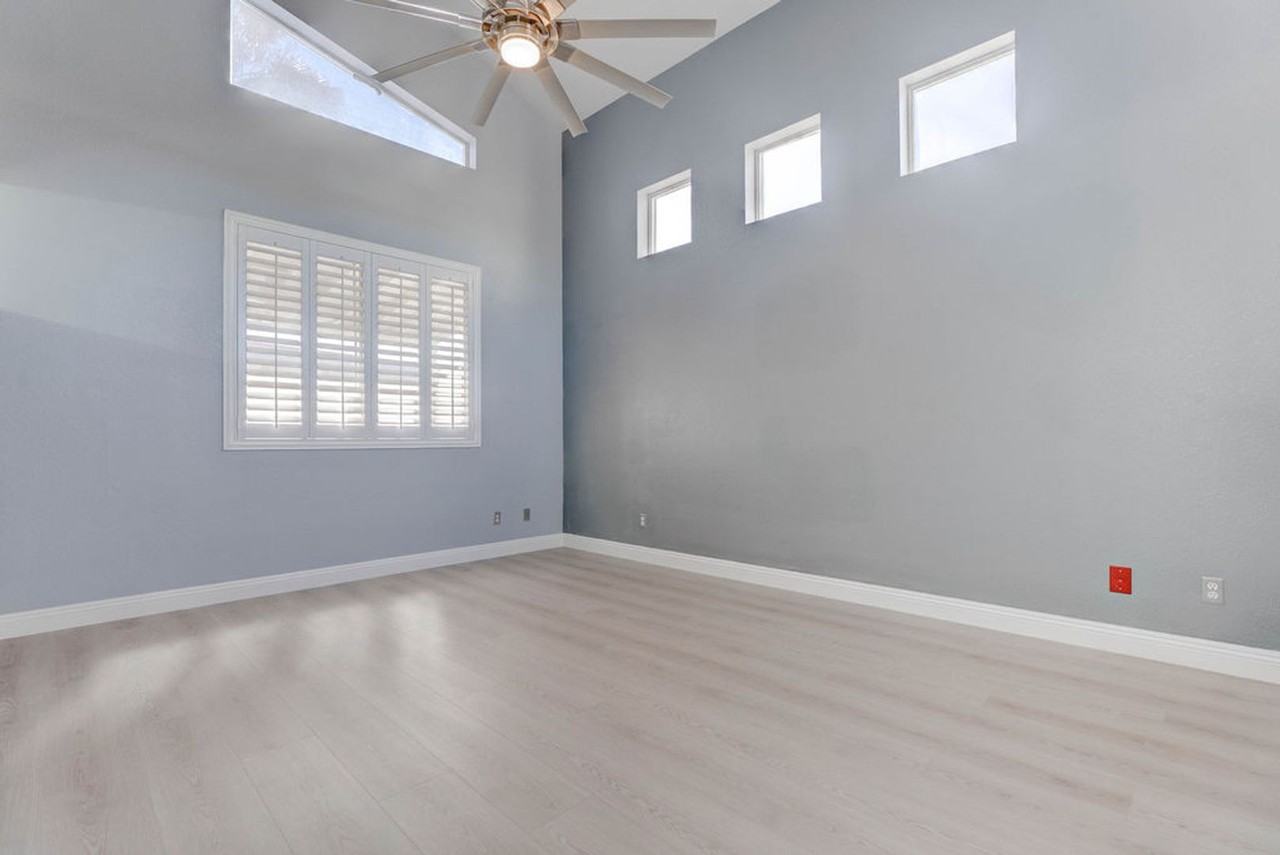 879 Cozy Valley St - Photo 3 of 38