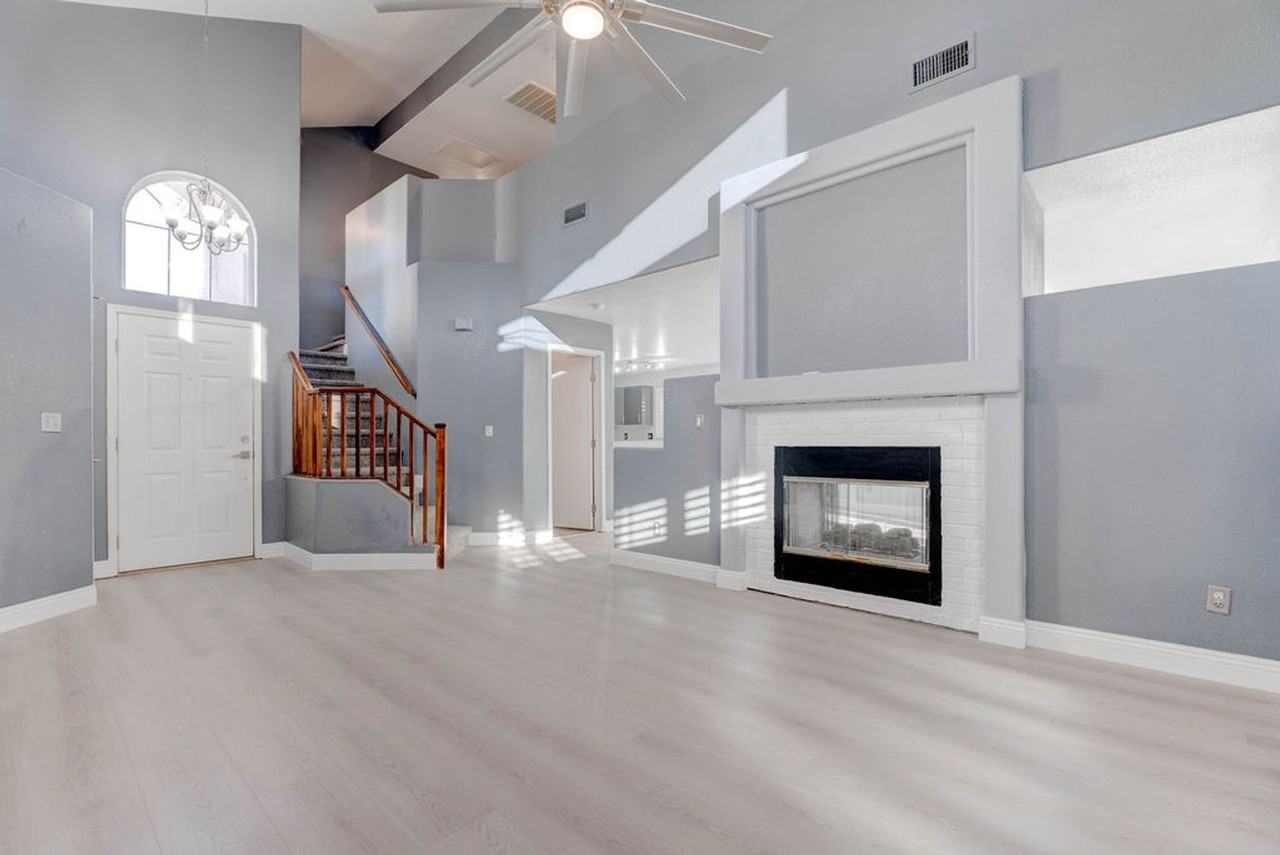 879 Cozy Valley St - Photo 5 of 38