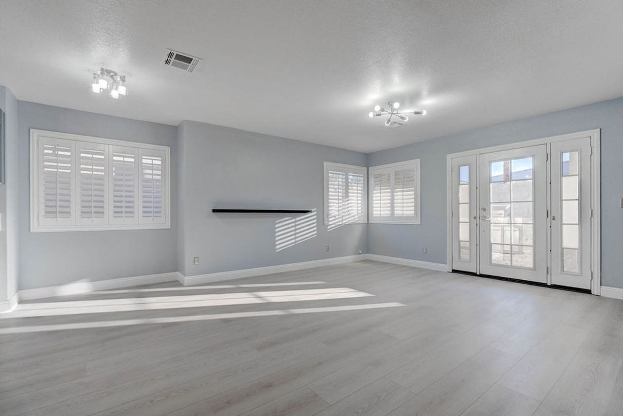 879 Cozy Valley St - Photo 6 of 38