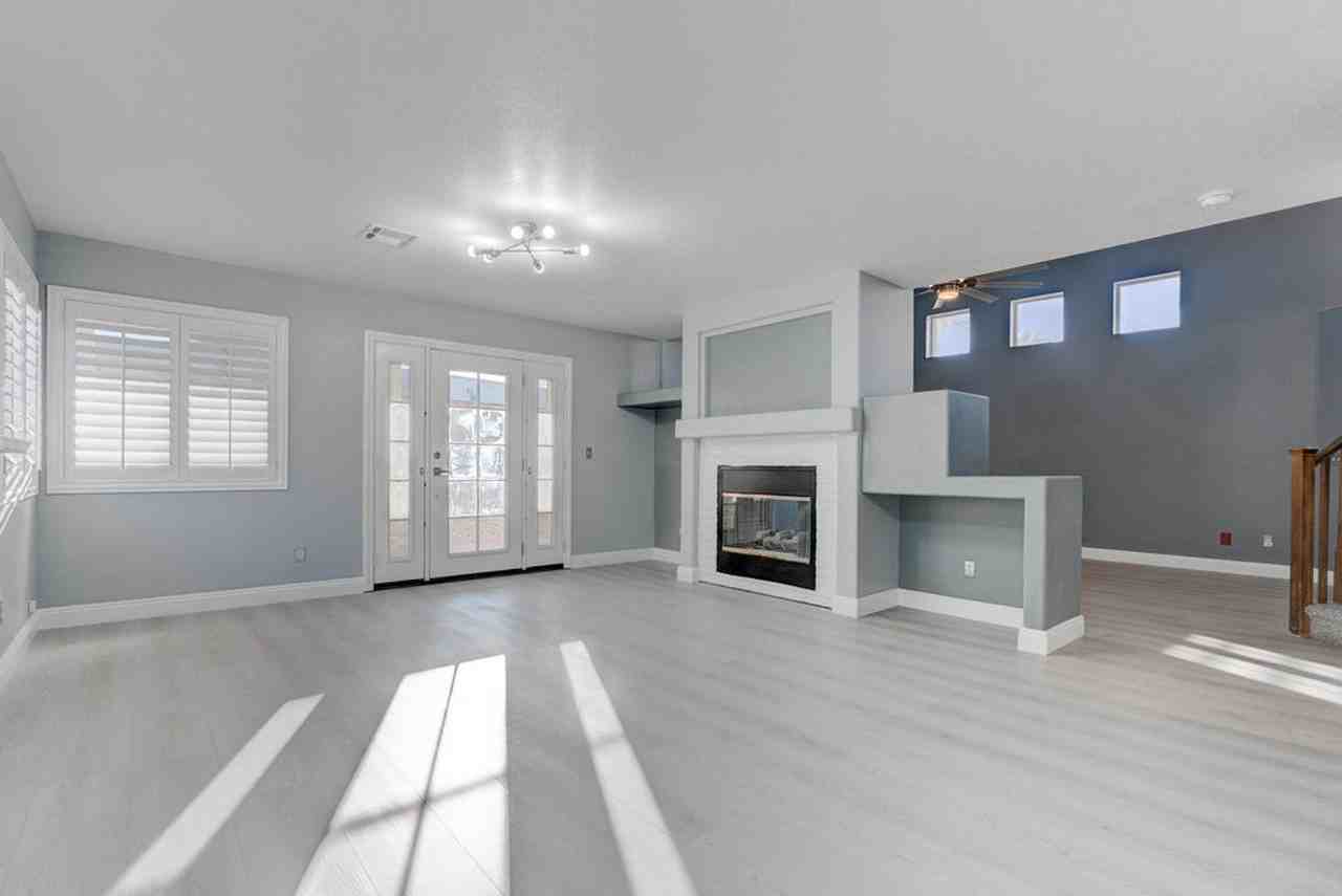 879 Cozy Valley St - Photo 7 of 38