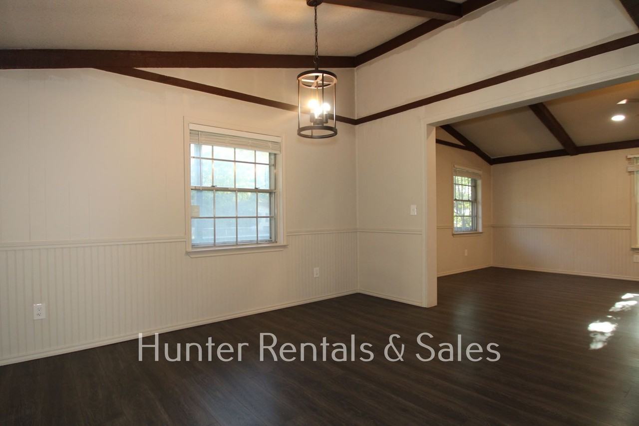 1202 Karen Dr - Photo 2 of 32