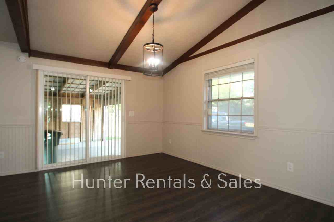 1202 Karen Dr - Photo 4 of 32