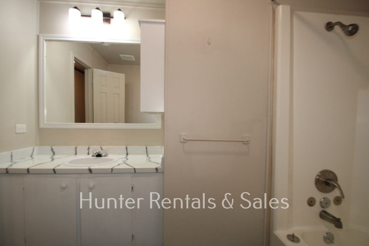 1202 Karen Dr - Photo 6 of 32